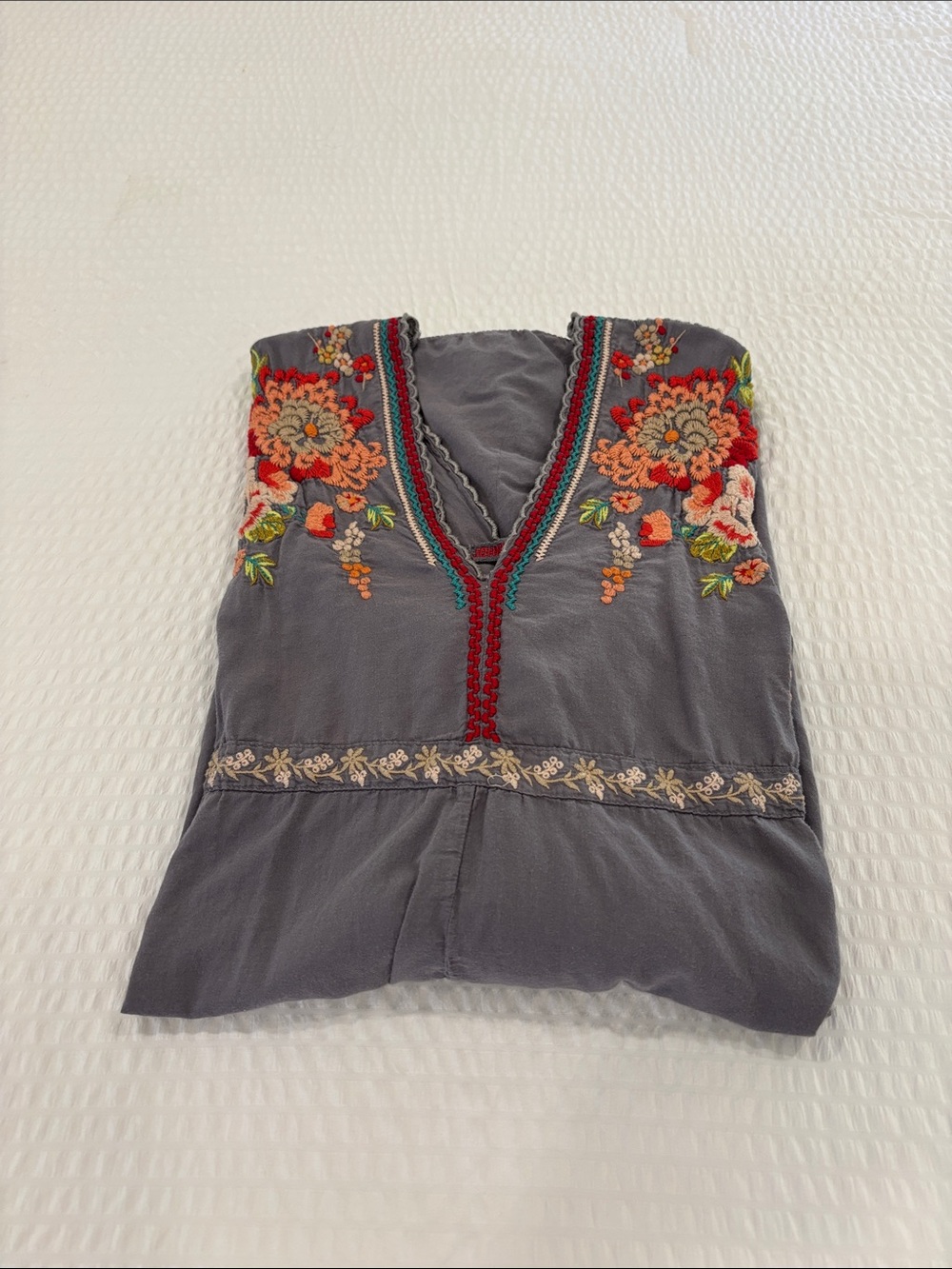 Johnny Was  Gray Embroidered Floral Tunic women’s size  small runs a little big